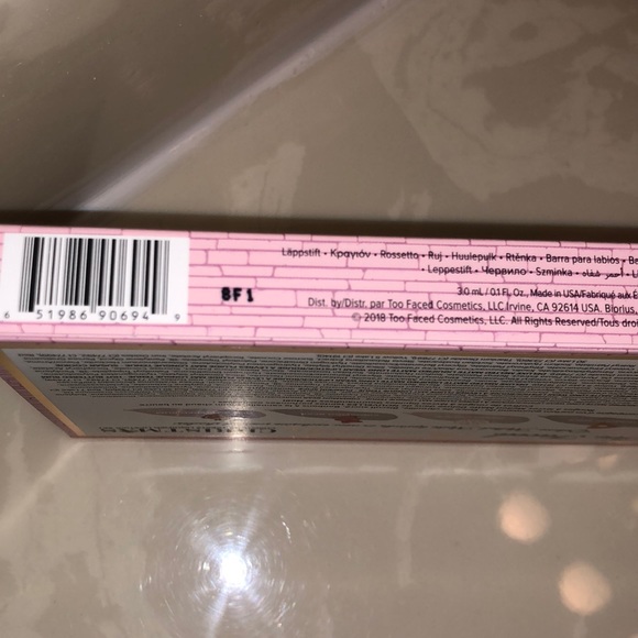 Too Faced The Sweet Smell of Christmas Lip Set LE - Picture 6 of 9